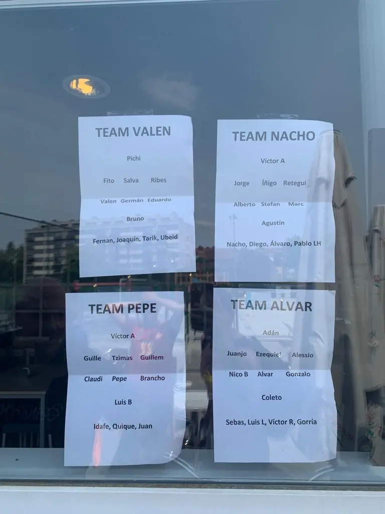 Cartel con los equipos del torneo del 15.º aniversario